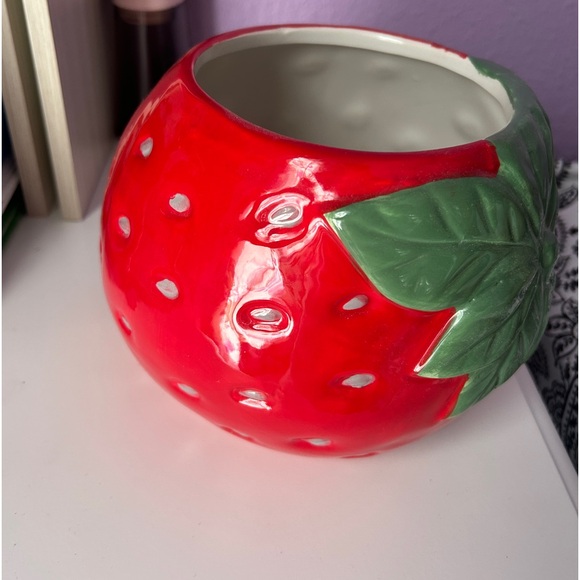 Cute strawberry vase - Picture 3 of 3